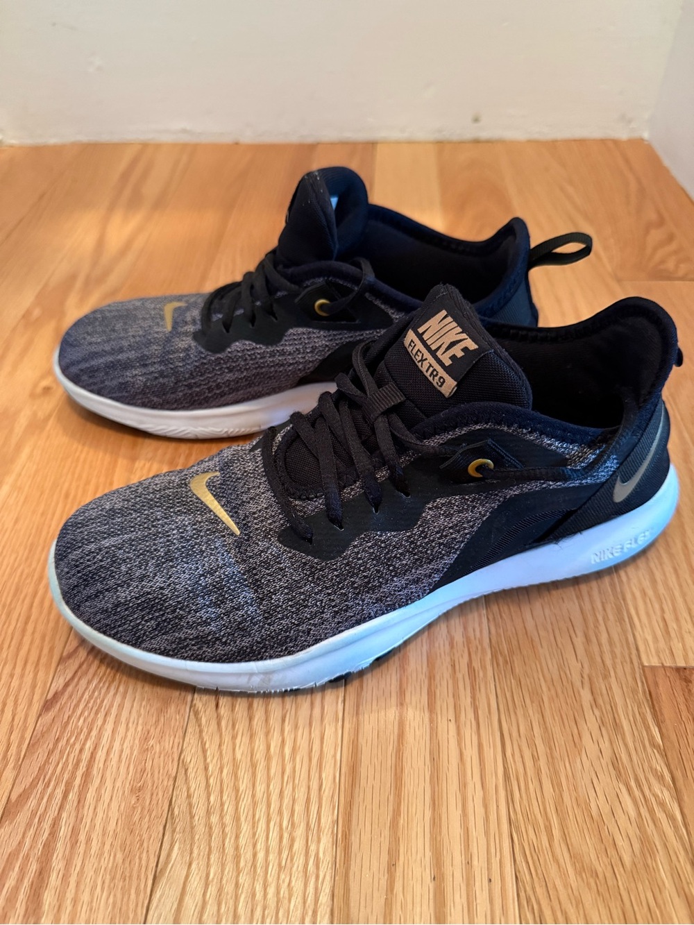 Nike Black and Gray Knit Training Shoes with Gold Swoosh